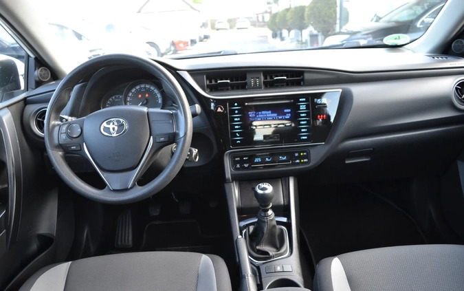 Toyota Auris cena 42800 przebieg: 134109, rok produkcji 2017 z Ciechocinek małe 742